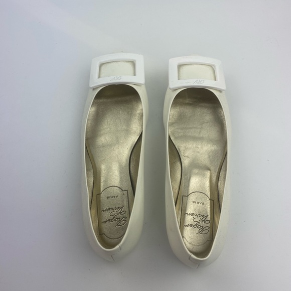 Roger Vivier Gommette White Patent Leather Flats - Picture 2 of 7